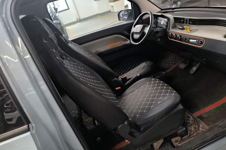 Used Wuling Hongguang MINIEV 2020 Freedom Version Lithium Iron Phosphate Right Front Seat