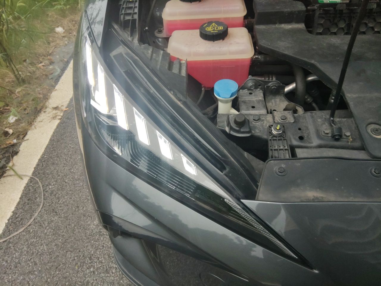 MG 4 EV 2022 425 km Luxury Edition — снимка 7