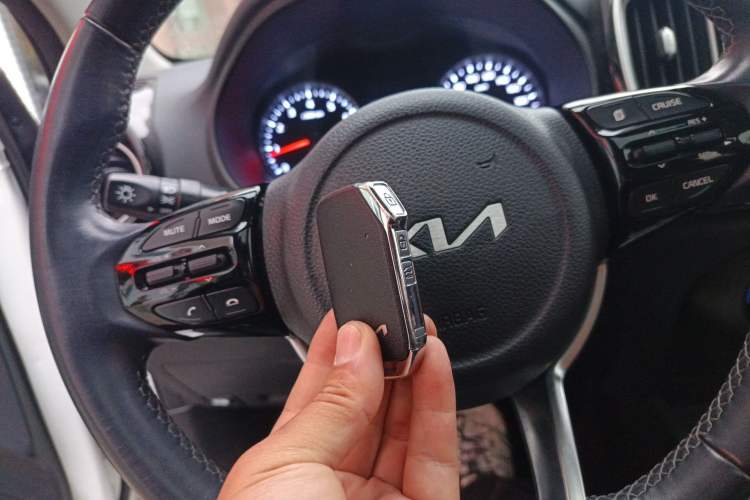 Used Kia kx1 Stonic 2021 1.4L CVT Sunroof Model Vehicle Key