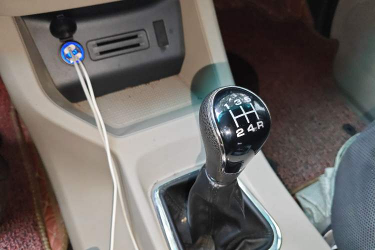 Used FORTHING Lingzhi 2019 Facelifted M5L 1.6L 7-Seater Base Model China VI Standard Gear Lever