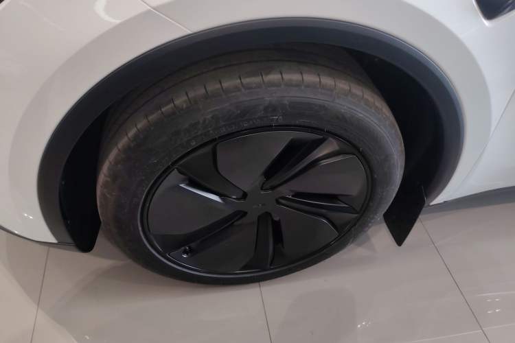 Used Tesla Model Y 2025 Rear-Wheel-Drive Version
