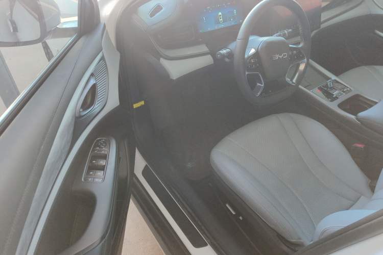 Used BYD Seal 2024 HONOR Edition DM-i 1.5L 121km Luxury Model
