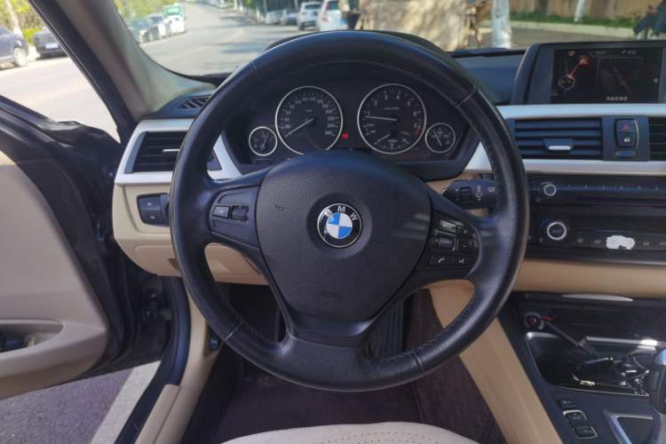 Used BMW 3 Series 2015 320Li Luxury Edition Fashion Model Steering Wheel