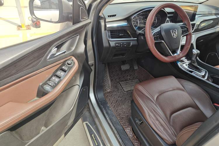 Used Baojun 560 2017 1.5T DCT Flagship Model 7 Seats