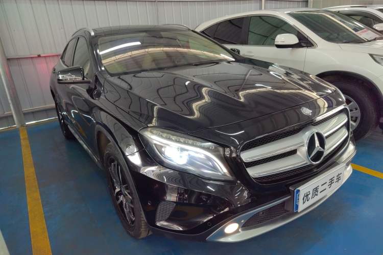 Used Mercedes-Benz GLA 2016 GLA 220 4MATIC Fashion Edition Front Right 45 Deg