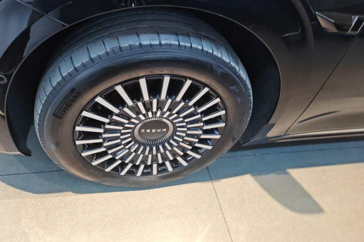 Used Zeekr 009 2024 Six-Seat Executive Version 4WD 108 kWh Left Front Wheel Hub