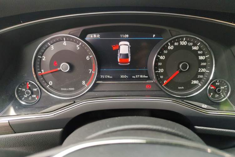 Used Volkswagen Phideon 2019 380TSI Two-Wheel Drive Business Edition China VI Standard Odometer Close Up