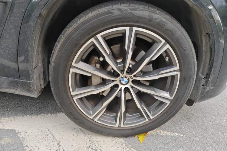 Used BMW X5 2019 xDrive40i M Sport Package Right Front Wheel Hub