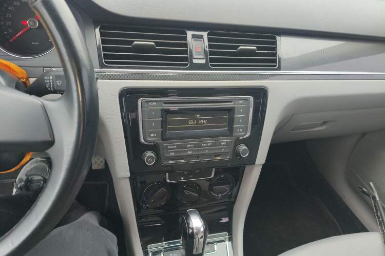 Used Volkswagen Bora 2015 Qihui Edition 1.6L Automatic Fashion Model Audio And AC Panel