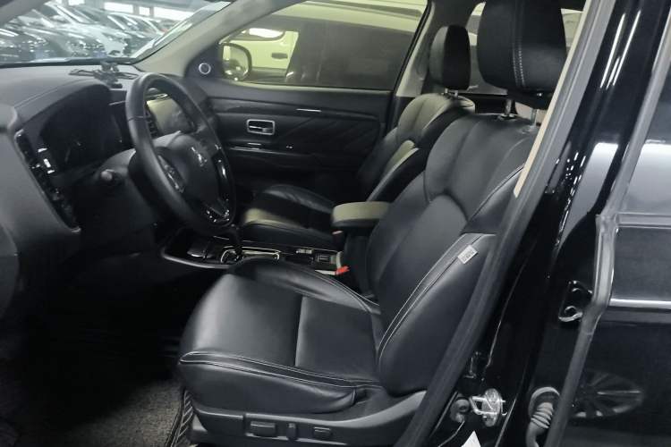 Used Mitsubishi Outlander 2020 2.0L Two-Wheel Drive Comfort Edition 7-Seater