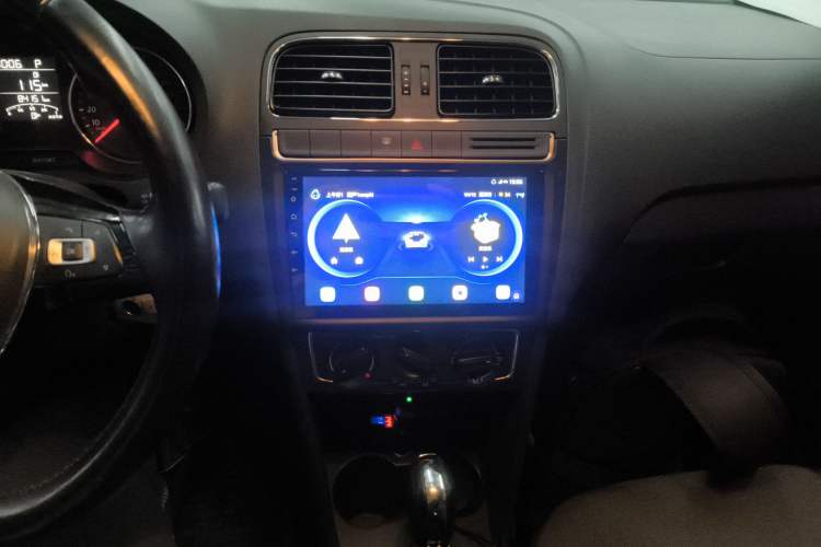 Used Volkswagen Polo 2016 1.6L Automatic Comfort Model Audio And AC Panel