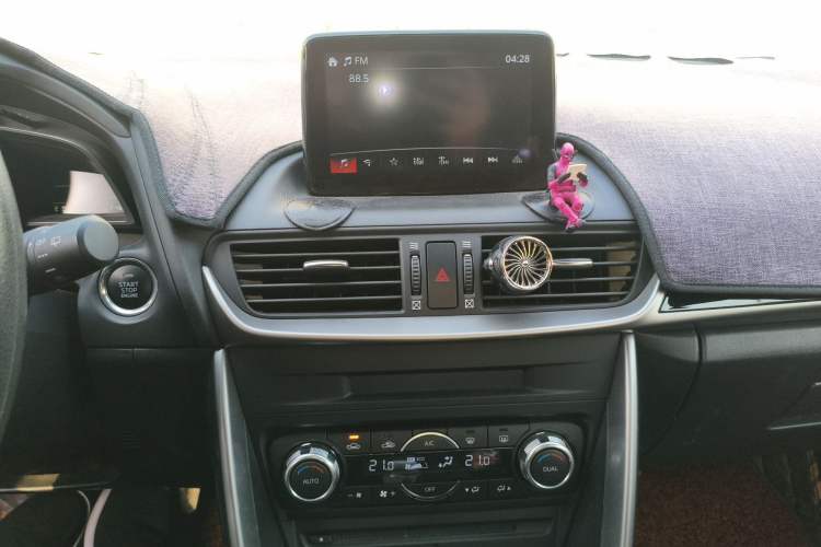 Used Mazda CX-4 2018 2.0L Automatic Two-Wheel Drive Blue Sky Exploration Version China V Standard Audio And AC Panel