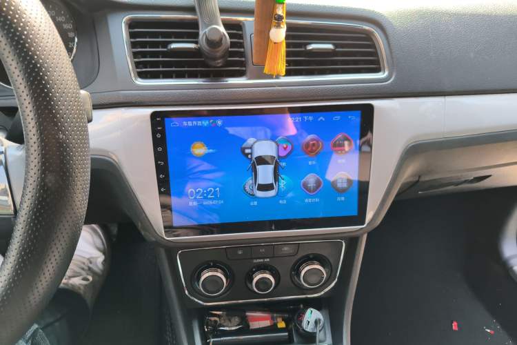 Used Volkswagen Lavida 2017 1.6L Manual Comfort Edition Audio And AC Panel