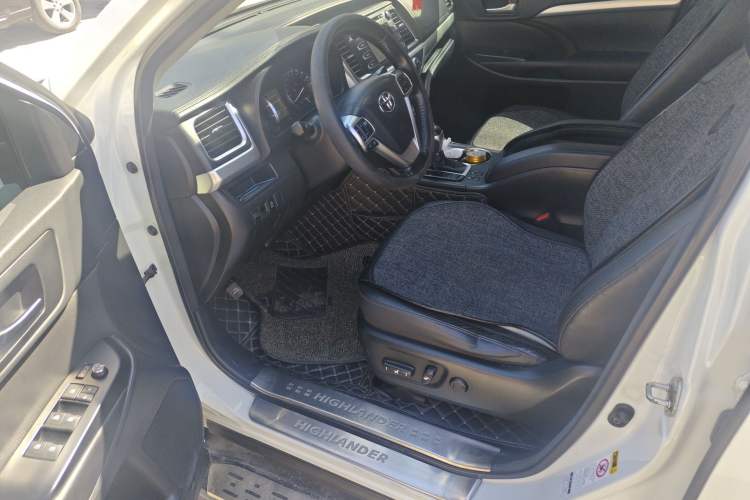 Used Toyota Highlander 2015 2.0T Four-Wheel Drive Luxury Edition 7-Seater Driver Seat