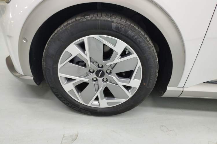 Used Genesis GV60 2023 Single-Motor Rear-Drive Luxury Edition Left Front Wheel Hub