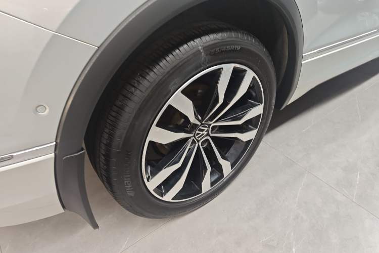 Used Volkswagen Tiguan L 2021 330TSI Automatic Two-Wheel Drive R-Line Flagship Edition
