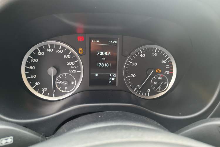 Used Mercedes-Benz Vito 2018 2.0T Business Version China VI Emission Standard