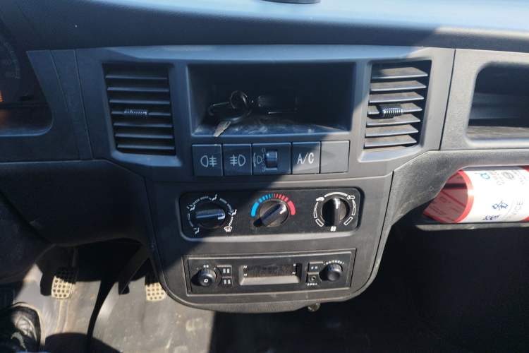 Used Wuling Zhiguang 2023 1.5L Utility Version with Enclosed Windows 2 Seats
