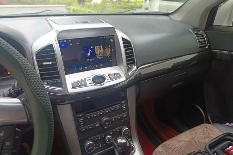 Used Chevrolet Captiva 2017 2.4L 4x4 Flagship Edition 7-Seater Audio And AC Panel