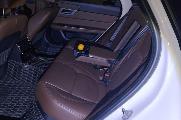 Used Jaguar XFL 2019 XFL 2.0T 250 PS Two-Wheel-Drive Luxury Edition