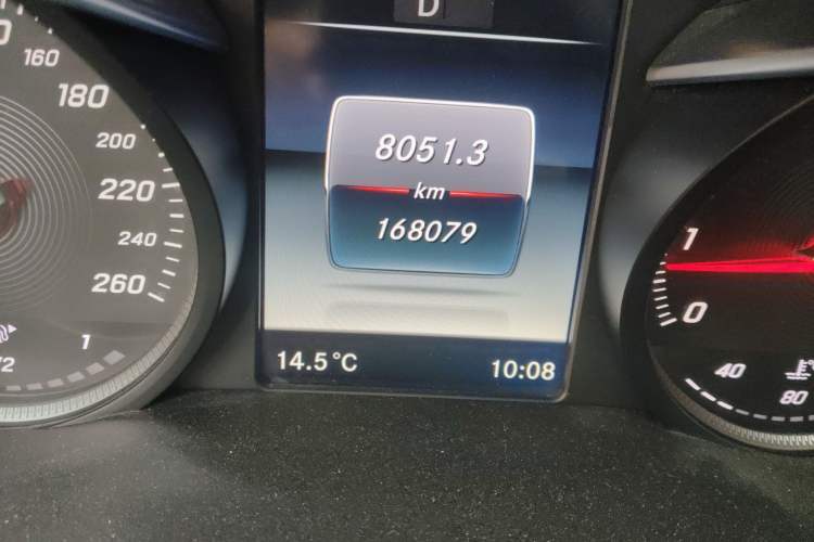 Used Mercedes-Benz C-Class 2015 Restyled C 180 L Sport Edition Odometer Close Up