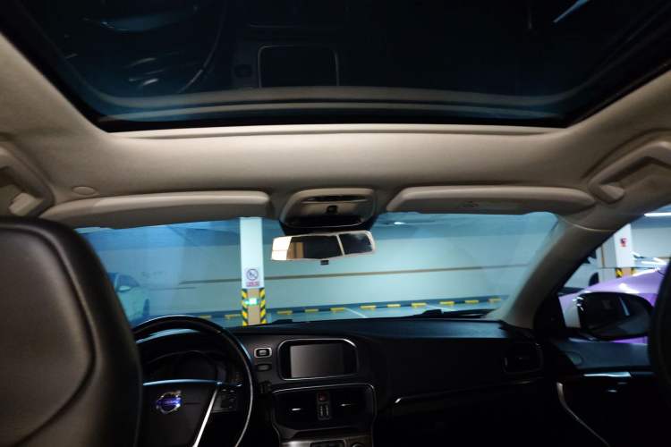 Used Volvo V40 2015 1.6T Zhiya Edition
