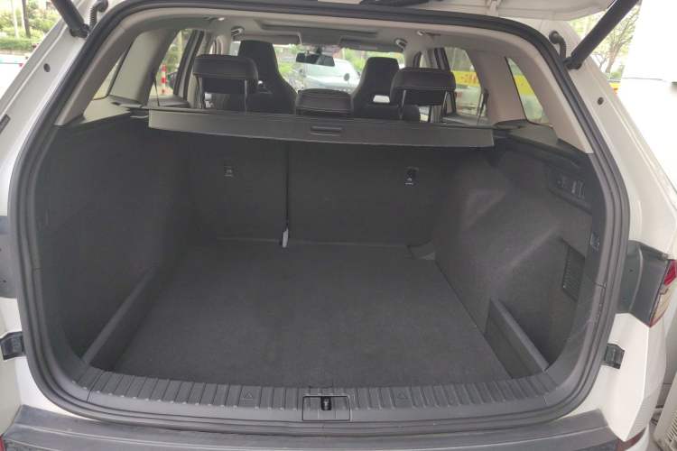 Used Skoda Kodiaq 2023 Facelifted TSI330 5-Seater Two-Wheel-Drive Luxury Edition
