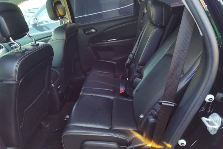 Used Dodge Journey 2016 2.4L Two-Wheel-Drive Touring Edition Interior 4