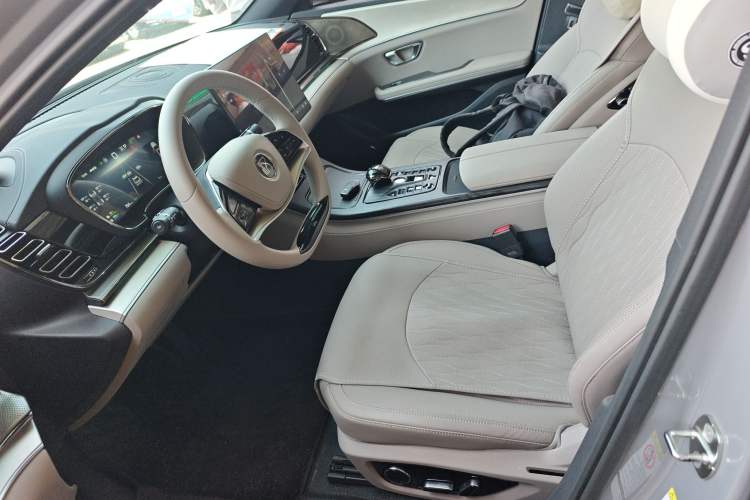 Used BYD Han 2025 DM-i Smart Drive 125KM Elite Model Left Front Seat