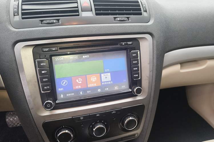 Used Skoda Octavia 2015 Classic Model 1.6L Automatic Yijie Version Audio And AC Panel