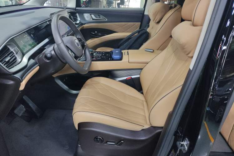 Used Denza D9 2024 DM-i 980 Four-Wheel Drive Prestige Model
