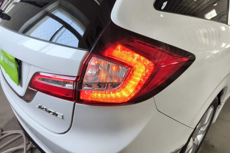 Used Honda Jade 2016 1.8L Automatic Comfort Elite Version 5 Seats
