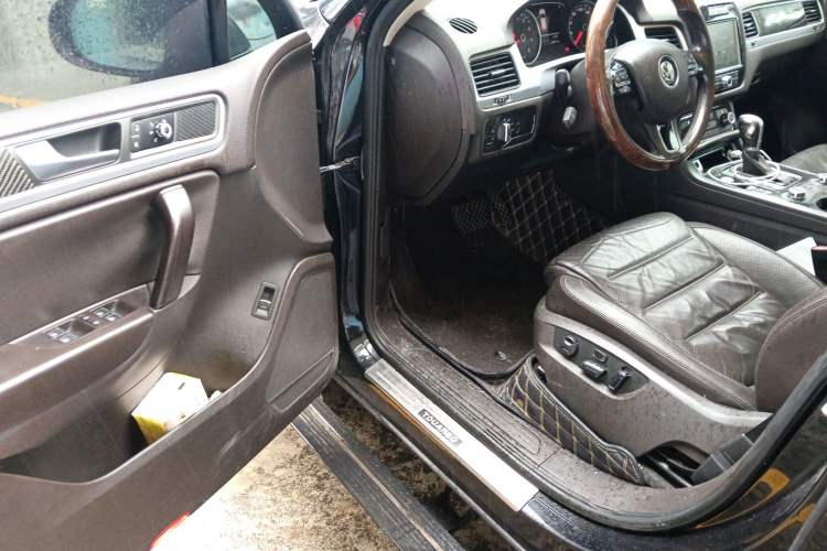 Used Volkswagen Touareg 2011 3.0 TSI Comfort Version Driver Seat