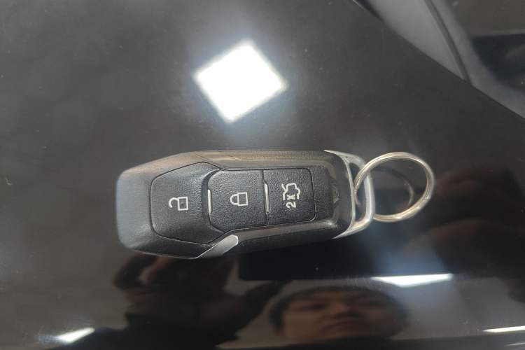 Used Ford Edge 2017 EcoBoost 245 Two-Wheel-Drive Sporty 7-Seater
