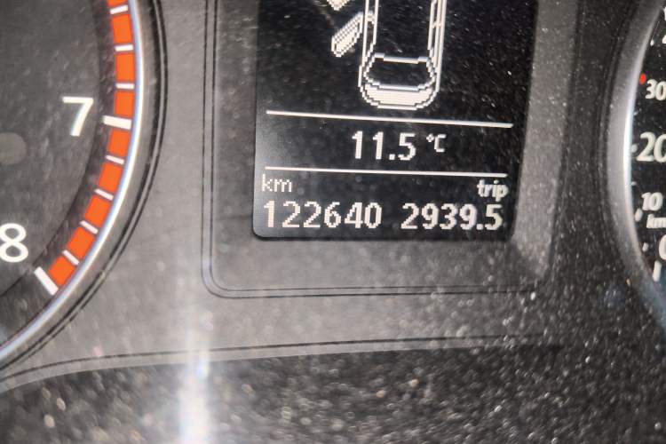 Used Volkswagen Sagitar 2014 Revised Version 1.4TSI Automatic Luxury Edition Odometer Close Up