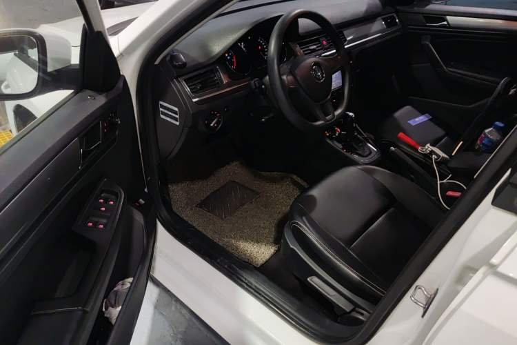 Used Volkswagen Bora 2016 1.6L Automatic Fashion Model
