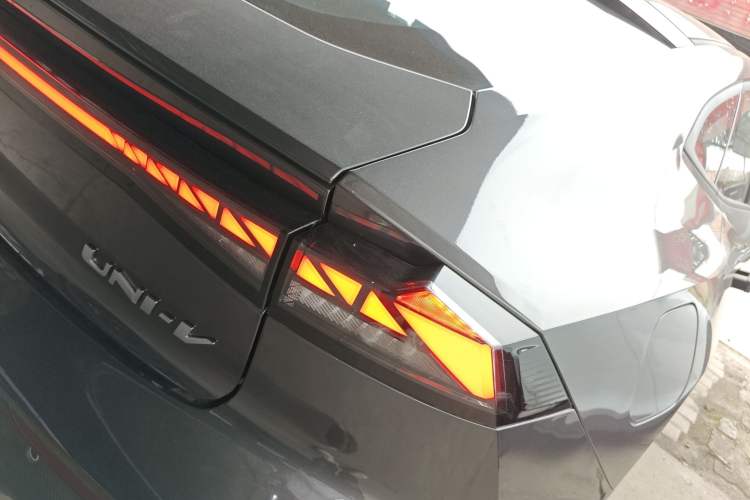 Used CHANGAN UNI-V iDD 2024 Blue Whale Smart Electric iDD 136km ZhiKu Model
