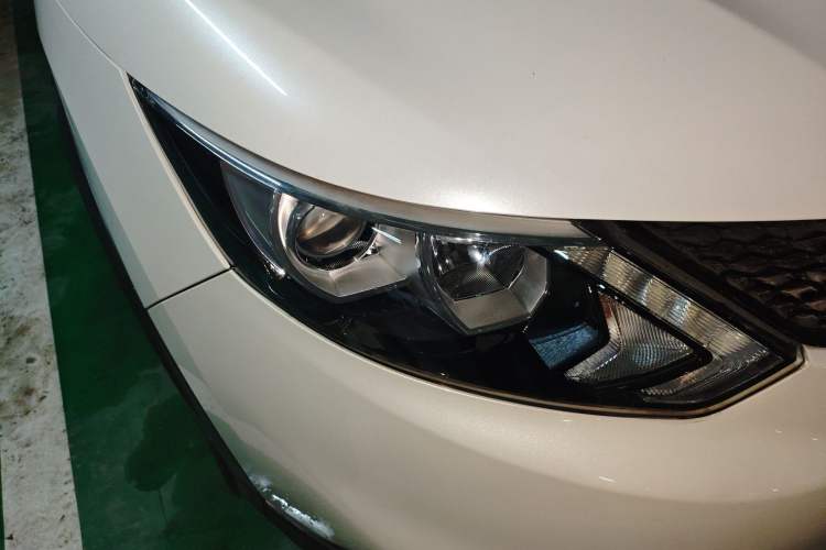 Used Nissan Qashqai 2016 2.0L CVT Luxury Edition Right Front Headlight