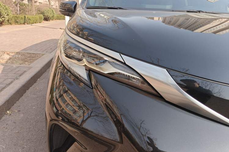 Used Toyota Granvia 2023 2.5L Hybrid Prestige PLUS Edition Right Front Headlight