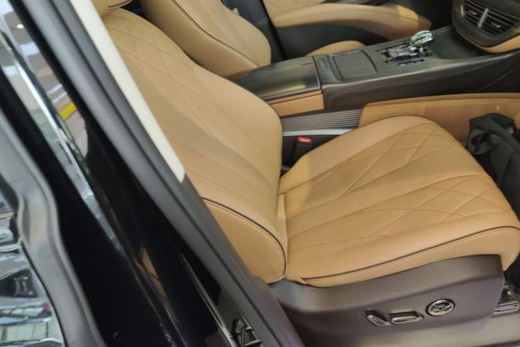 Used Denza D9 2024 DM-i 980 Four-Wheel Drive Prestige Model