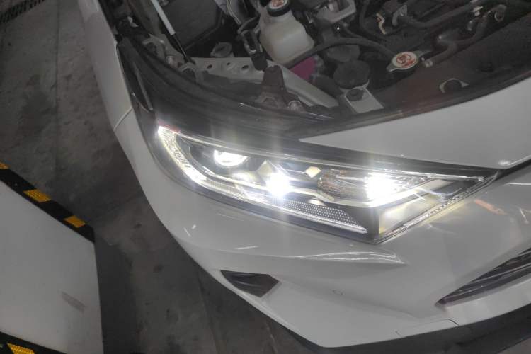 Used Toyota RAV4 2020 Dual-Motor 2.5L E-CVT Four-Wheel Drive Flagship Edition Right Front Headlight