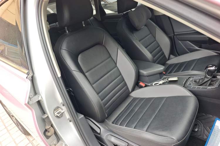 Used Volkswagen Sagitar 2022 280TSI DSG Flyover Edition Right Front Seat