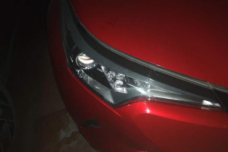 Used Toyota C-HR 2018 2.0L Leading with Sunroof China VI Standard Right Front Headlight