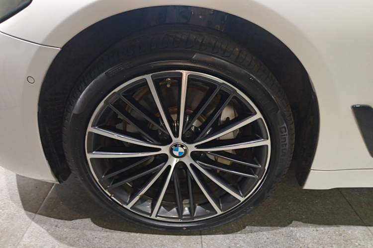 Used BMW 5 Series 2021 Facelifted 530Li xDrive M Sport Package Exterior 4