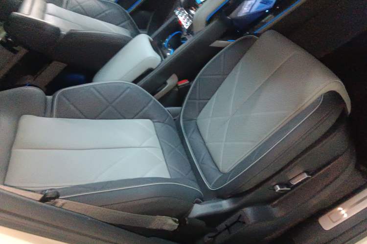 Used Formula Leopard Leopard 5 2024 Cloud Ride Luxury Edition
