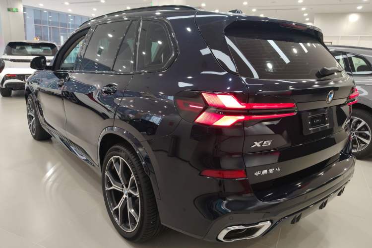 Used BMW X5 2023 xDrive 30Li Luxury M Sport Night Edition Package Rear Left 45 Deg