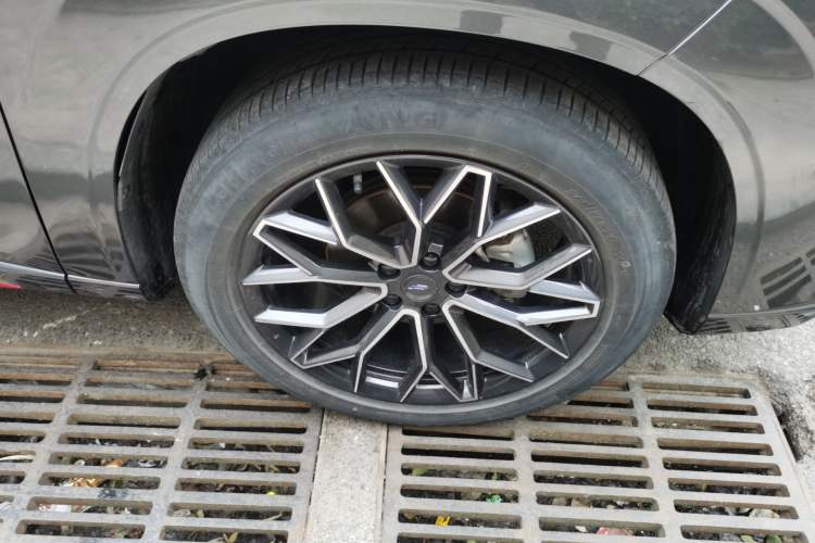 Used CHANGAN OSHAN Z6 2022 Blue Whale 1.5T DCT Smart Edition Urban Version Right Front Wheel Hub