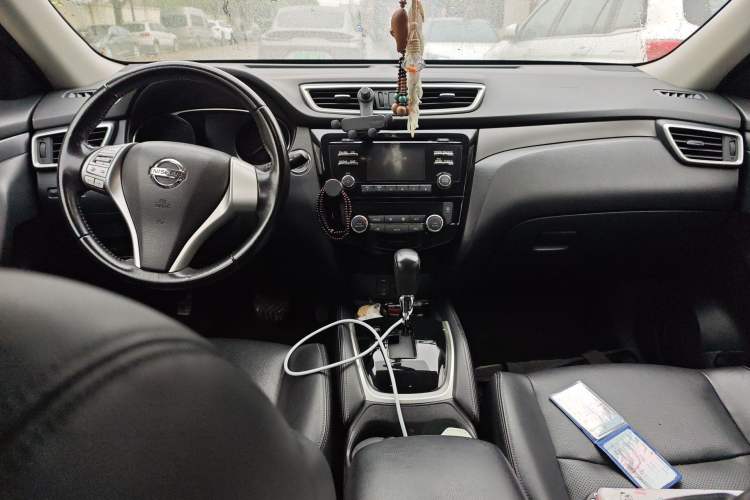 Used Nissan X-Trail 2015 2.0L CVT Comfort MAX Edition 2WD Center Console