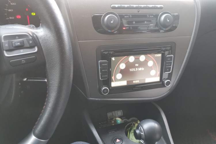 Used Seat LEON 2012 1.8TSI FR+ Audio And AC Panel