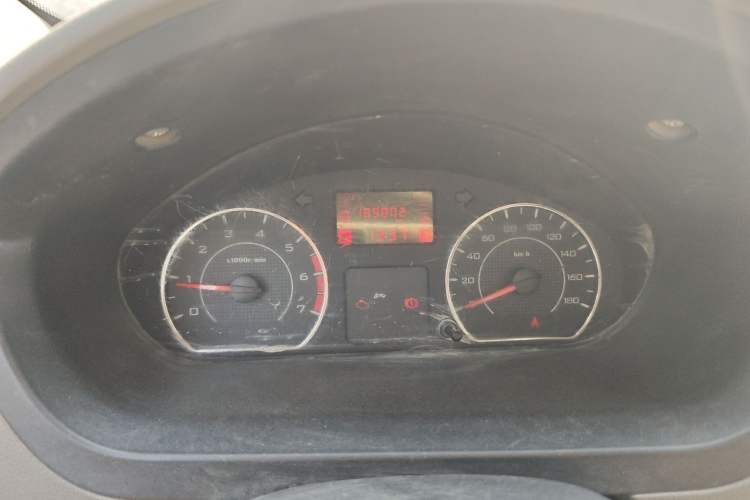 Used Wuling Rongguang V 2016 1.5L Practical Version Odometer Close Up